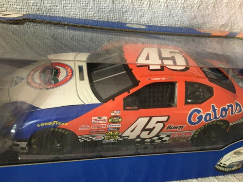 #45 Kyle Petty Dodge 1:24 Scale Florida Gators Checkers Stock Car New Sealed - Picture 6 of 17