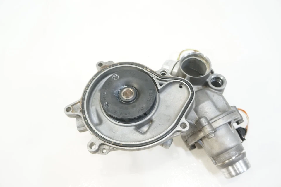 Conjunto termostato bomba agua refrigerante bmw x5 745li 650i 545i 645ci 4.4 v8 Foto 4 de 4