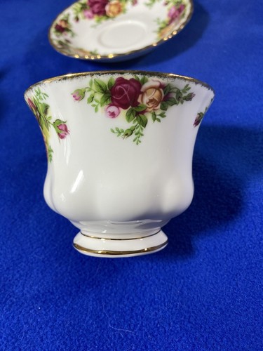 Vintage Royal Albert OLD COUNTRY ROSES Teacup & Saucer 1962 Bone China - Picture 4 of 9