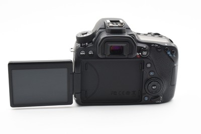Canon　EOS80D Canon EOS 80D w/ 18-135mm IS USM Camera Review - Consumer