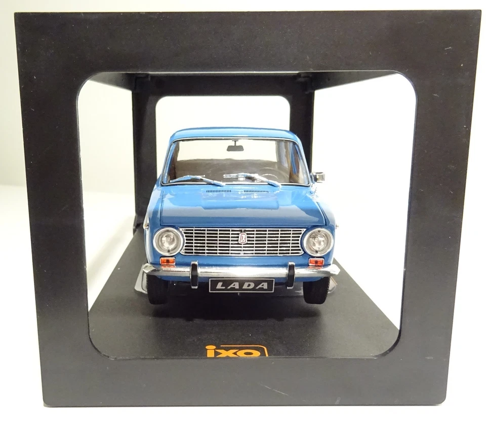 Lada 1200 1971 Blu Ixo 18CMC204OP 1:18 FIAT 124 - Immagine 4 di 4