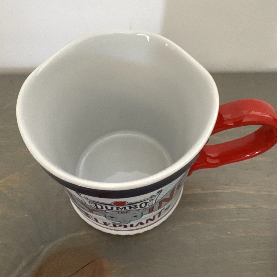 Disney's Dumbo The Flying Elephant Medici Bros. Taza de café circo Foto 2 de 4