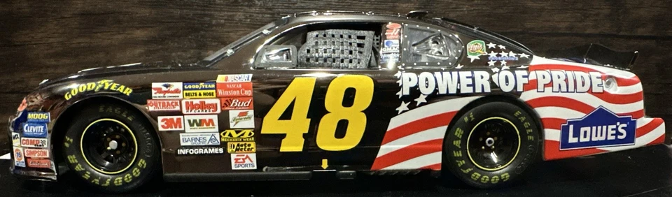 2002 JIMMIE JOHNSON LOWE'S POWER OF ORGULHOS ROOKIE DARK CHROME CALIBRE 1/24 TEAM - Imagem 2 de 4