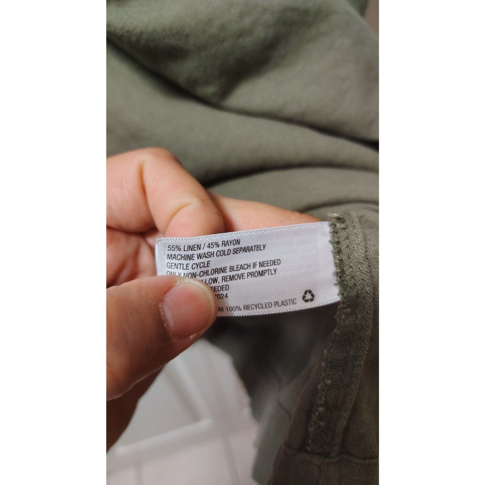 Universal Thread Small Army Green Small Open V-Ne… - image 3