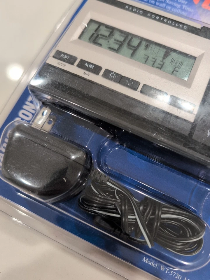 La Crosse Technology Projection Alarm Clock Radio Model WT-5720 New  - Image 3 of 3
