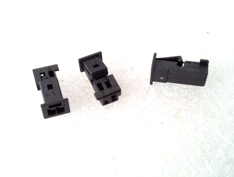 A0305452828 - MERCEDES-BENZ -Steckhülsengehäuse - 2-polig  