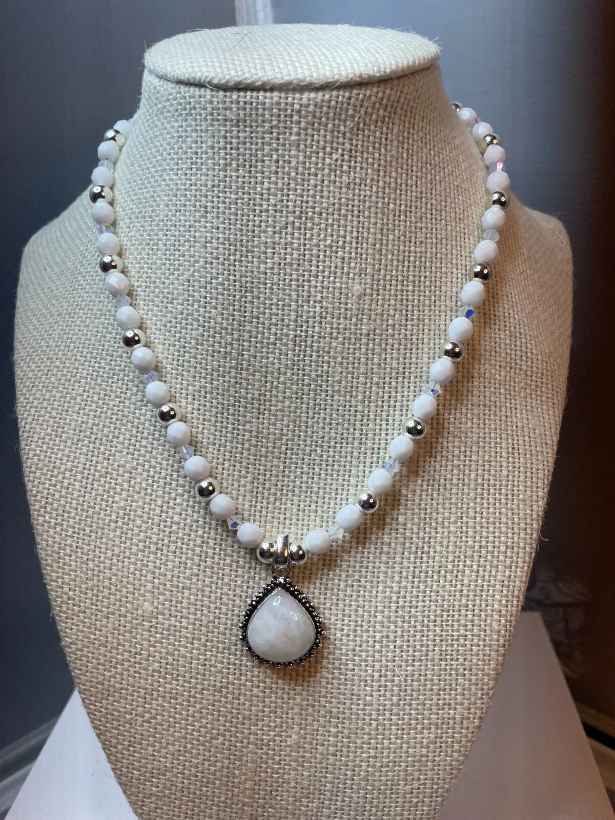 VETEMENTS ECCENTRIC è una collana fatta a mano da me GINGER LYNN