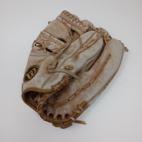 Wilson Softball Dual Hinged A9820 Leather 11 Inch RHT Baseball Glove