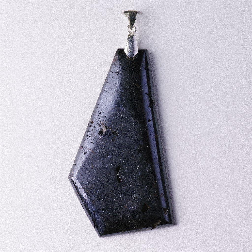 Pendentif goethite Montroc 80,43 ct et argent, votre allié bien-être au quotidien