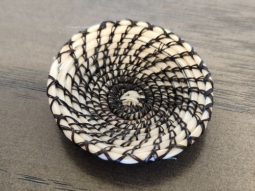 Native American Tohono O'odham Horsehair Basket/Bowl Artisan Miniature 1-5/8" - Picture 3 of 5