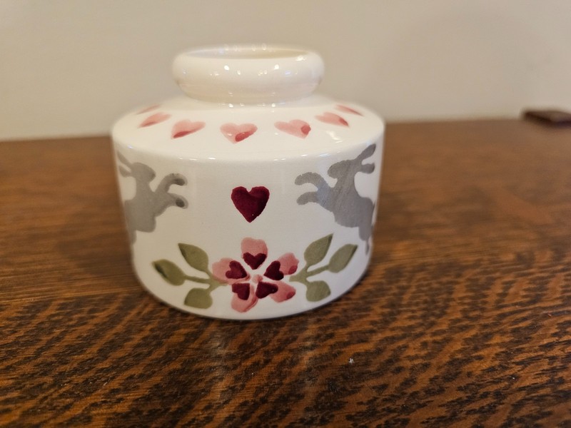 Brand New Emma Bridgewater Lovebirds Ink well featuring hearts and rabbits/hare