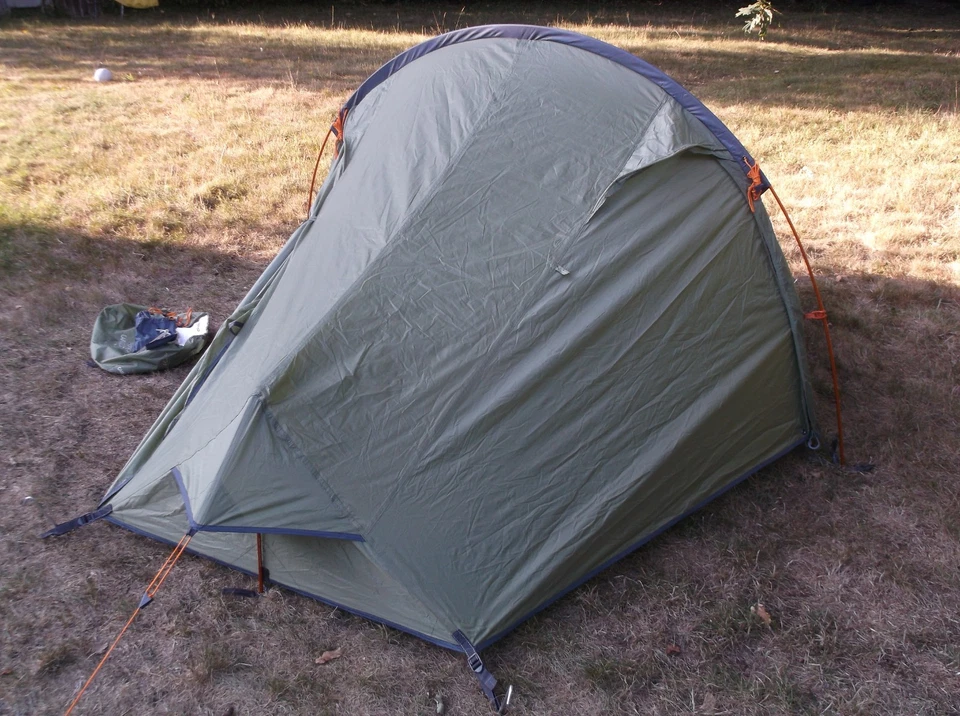 Vango Cairngorm 200 Trek - Lightweight Green 2 Man Tent - Used for 1 Night Only. - Image 4 of 4