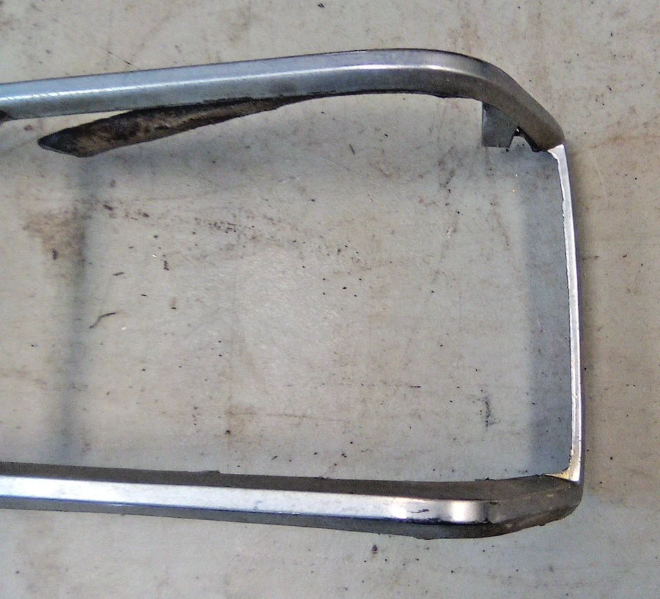 Bisel de luz trasera Ford Granada 1975-76 FC-37DG Foto 4 de 4