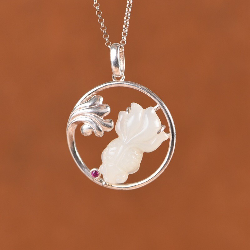 I05 Anhänger Goldfisch aus weißer Jade Blatt Silber 925 Fisch Halskette