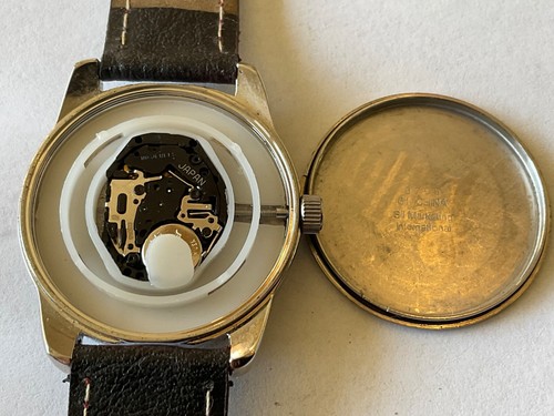 Disney Special Edition Mickey Mouse 1955 member Wrist Watch - Picture 5 of 5