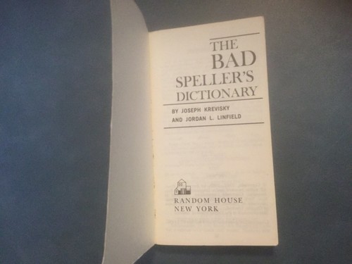 The Bad Speller's Dictionary - Random House - Mini Paperback Book 5 1/4 X 2 3/4 - Picture 3 of 5