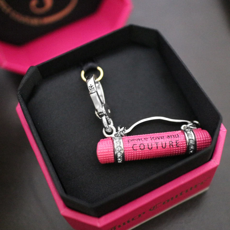 Novo com etiquetas Juicy Couture tapete de ioga rosa aposentado pulseira de cristal novo com etiquetas NOVO - Imagem 2 de 4