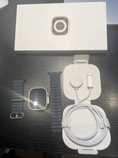Apple Watch Ultra 49mm Titanium Gehäuse mit Midnight Blue Ocean Armband...