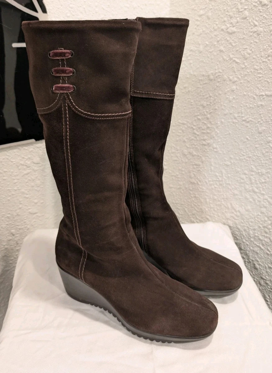 La Canadienne Black High (3-3.9 in) Heel Height Boots for  display picture 1
