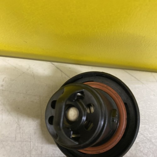 2008-2019 FIAT 500 PETROL LOCKING FUEL CAP WITH 1 KEY - Picture 10 of 24