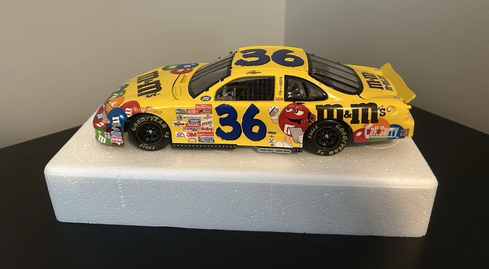 Ken Schrader # 36 Action Nascar escala 1:24 M & M's Grand Prix Diecast Car 2000 Foto 3 de 4