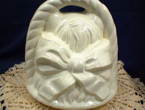 VINTAGE AMERICAN BISQUE CAT IN BASKET COOKIE JAR AND LID WHITE HAIRLINE CRACK - Picture 12 of 12
