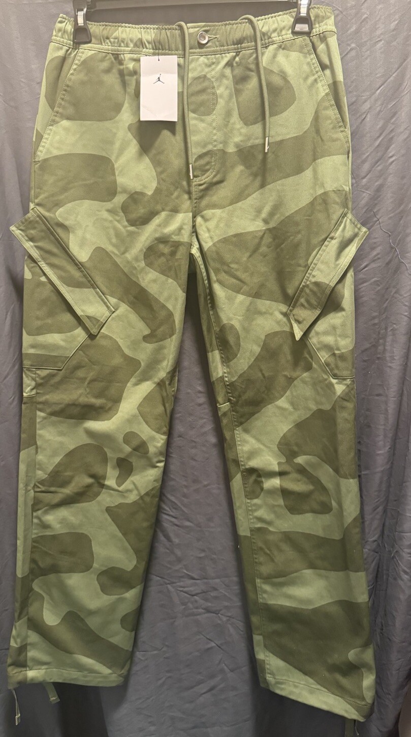 Nike Jordan Essentials Chicago Cargo Pants Green  Men’s Size M FD7455 340 $120