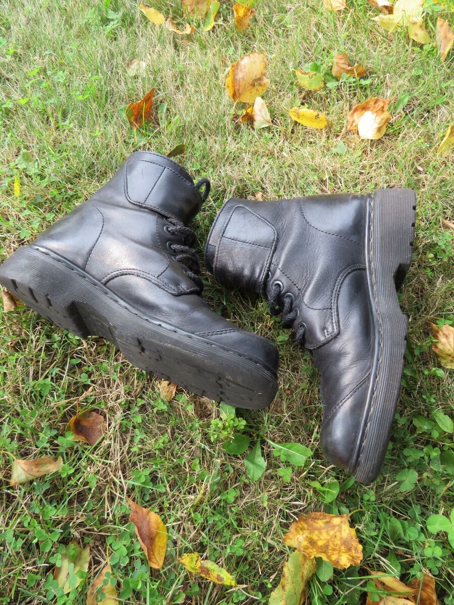 Vintage Dr. Martens model, 9306 UK mens 7 USM 8 made in Vintage Dr. Martens model, 9306 UK mens 7 USM 8 made in