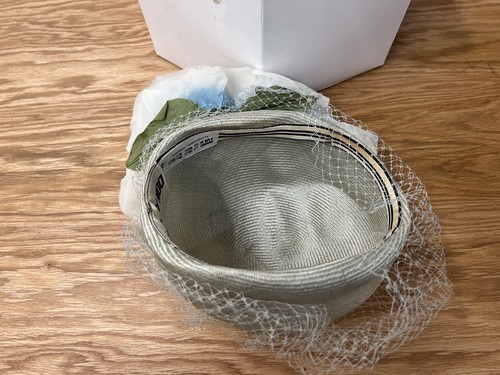 Vintage Don Anderson Beige Hat with Flowers Netting Web Derby Church Hat 70s 80s - Picture 6 of 7
