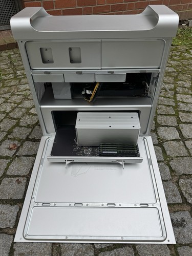 MacPro 5.1 Połowa 2010 3,33 GHz 6-rdzeniowy Xeon X5680 32GB RAM 256GB SSD 1TB HDD - Zdjęcie 8 z 19