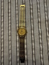 Vintage Gucci Gold Tone 9200M wristwatch with box and extra links