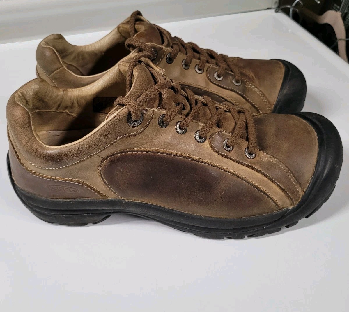 Scarpe da trekking Keen Briggs II da donna in pelle marrone sneakers basse taglia 10 5