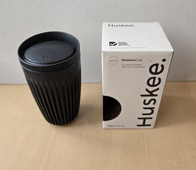 Huskee Kaffeetassen mit Deckel - Wiederverwendbar & Langlebig Tasse Einzigartig 12oz, Anthrazit