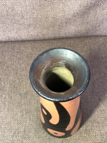Vaso in ceramica firmato Chulucanas alto 10” peruviano contemporaneo nero marrone - Foto 9 di 11