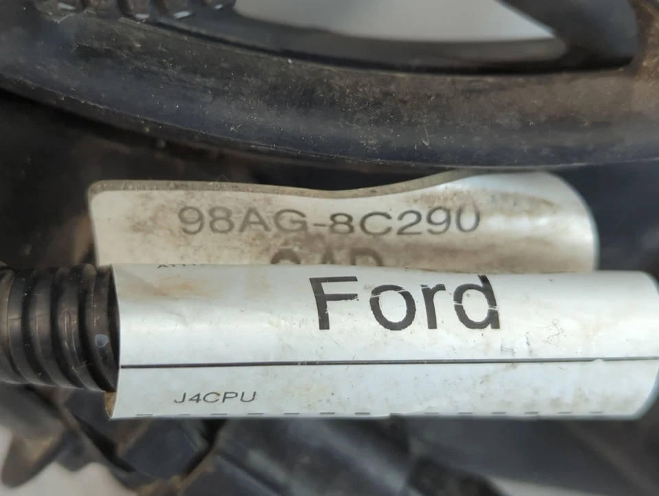 2000-2002 Ford Focus Left Radiator Fan Motor Assembly WCCT1 - Image 4 of 4