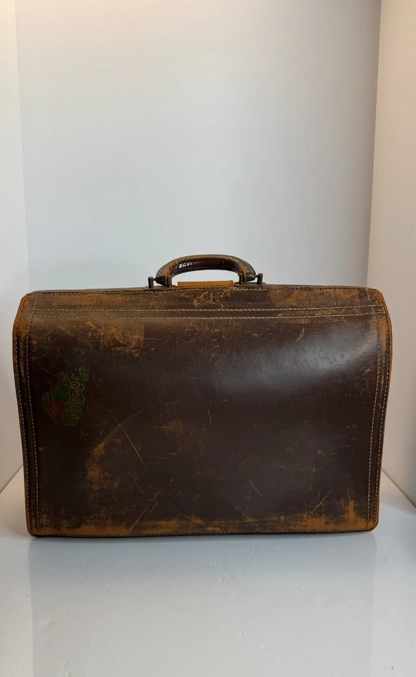 Pasta de couro vintage Suíça/Real Basel – Look desgastado - Imagem 2 de 4