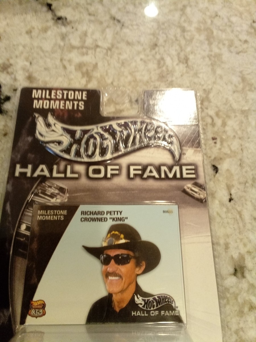 ホットウィール HALL OF FAME リチャードペティ Hot Wheels Hall of Fame Richard Petty Crowned King Milestone