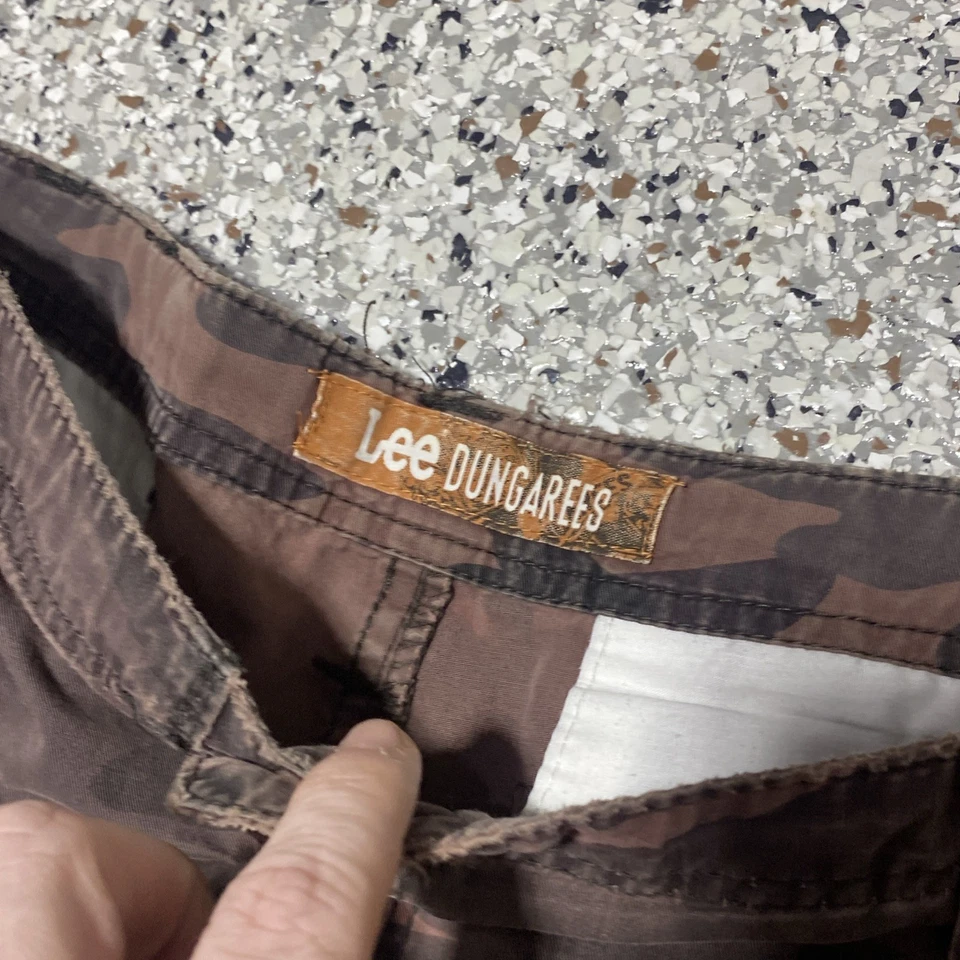 Lee Dungarees Men's Camo Cargo Shorts 100% Cotton Size 40x11 Red Y2K - Image 4 of 4