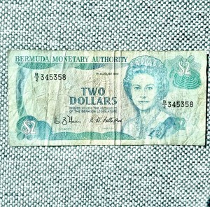 BERMUDA 2 dollars QE II, seahorse map Queen Elizabeth II Banknote Paper Money