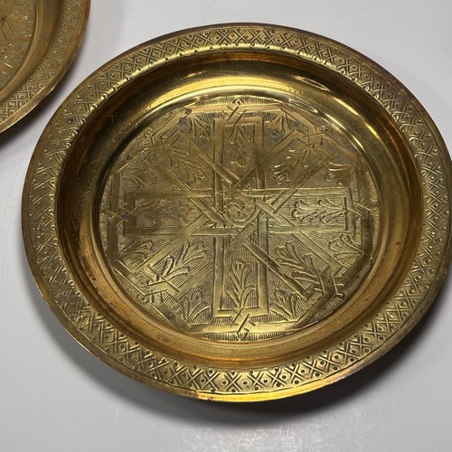 Pair Vintage Brass Wall Plate Etched Moroccan Star Design 7-5/8” Plates - Picture 3 of 13