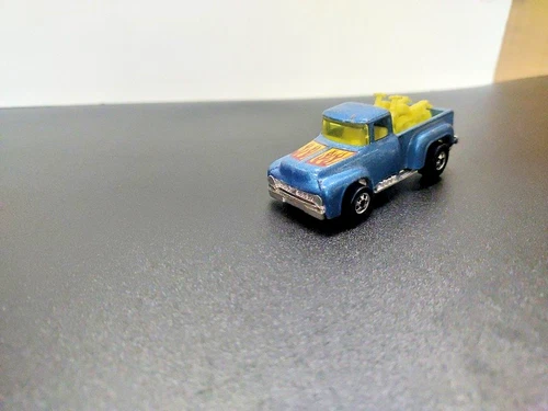 VINTAGE 1973 HOT WHEELS BLUE FORD 56 HI HAULER PICK UP TRUCK W/ MOTORCYCLES