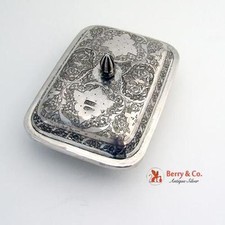 Boîte à savon ornée Moyen-Orient chassé rouleau floral 84 standard argent 1900