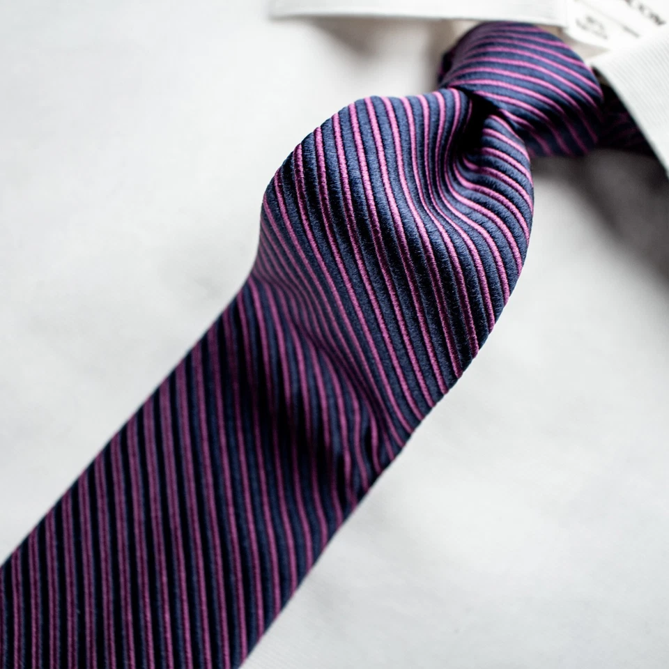 Corbata delgada SAKS FIVE AVENUE rosa magenta lavanda a rayas seda 57"L x 3"W Foto 4 de 4