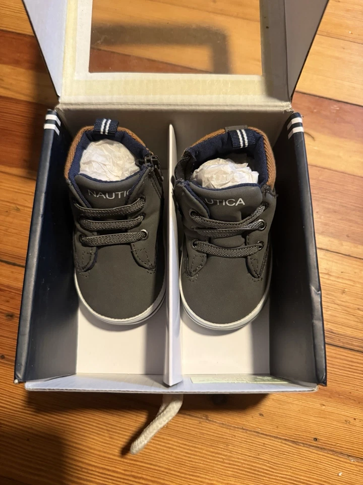 Серый и белый Nautica Baby размер 2 кроссовки новый в коробке никогда не носил - Изображение 3 из 4