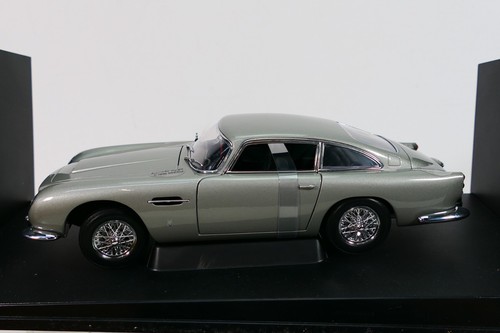 James Bond Aston Martin DB5 Model Car GOLDFINGER Edition By AUTOart 1/18 Scale - Picture 6 of 6