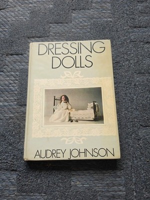 Dressing Dolls by Audrey Johnson Hardback Book 1972 Edition