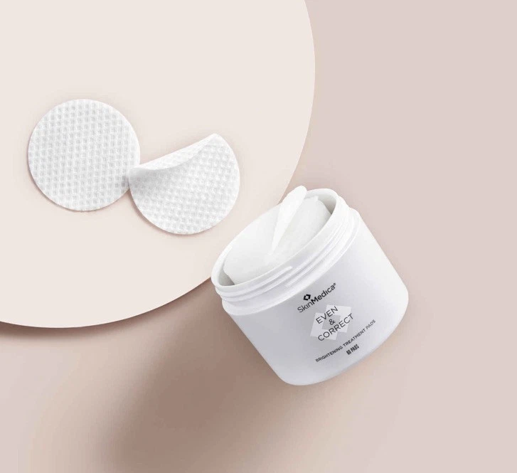 Almohadillas de tratamiento iluminadoras uniformes y correctas SkinMedica 60 tratamiento para la piel Foto 2 de 3