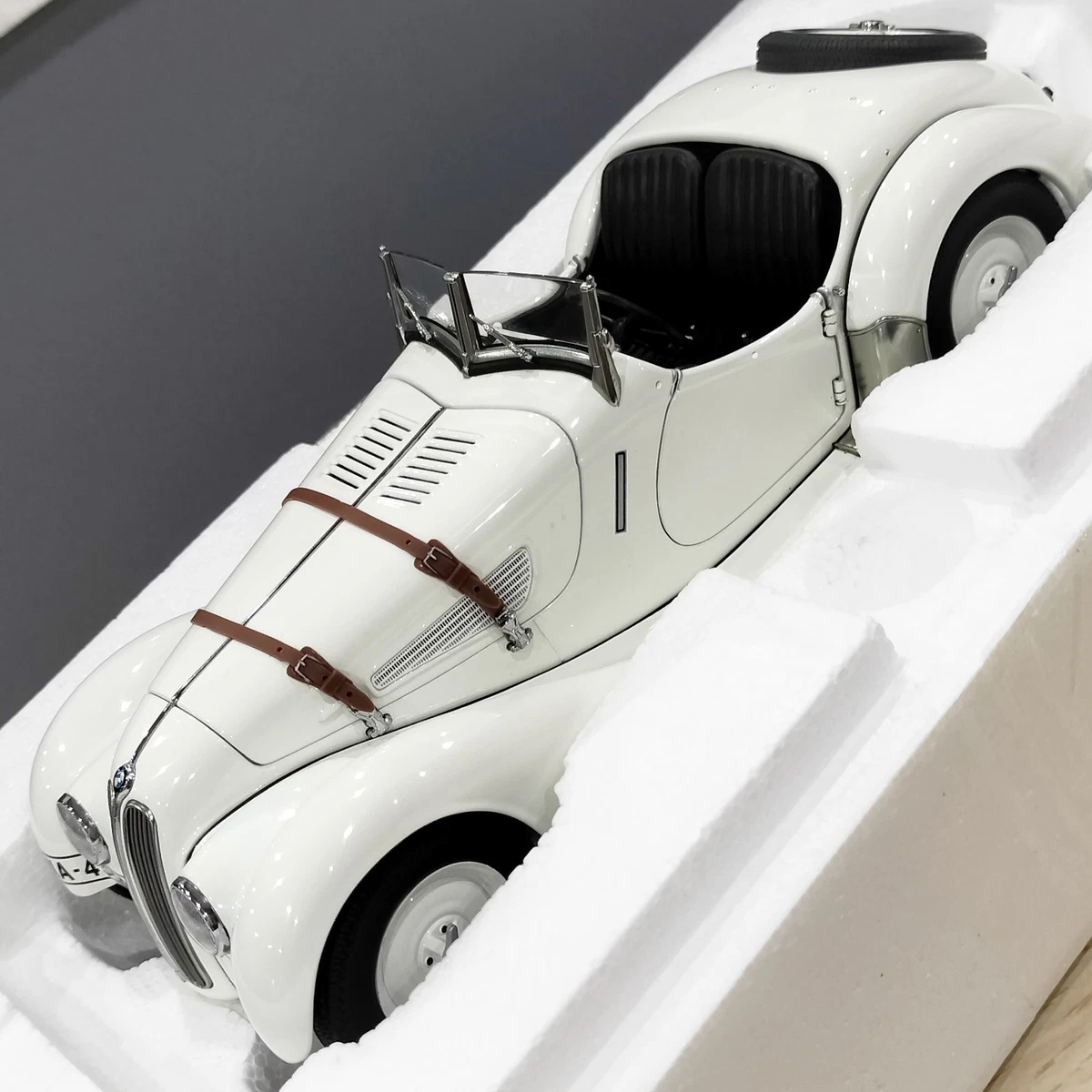 AUTOart BMW 1:18 Contemporary Manufacture Diecast Cars, Trucks