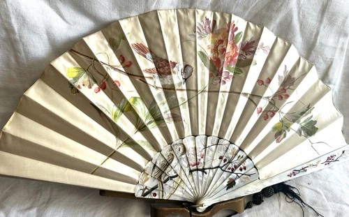 STUNNING HUGE HAND PAINTED BIRDS MOTHER OF PEARL AND SILK FAN c1900