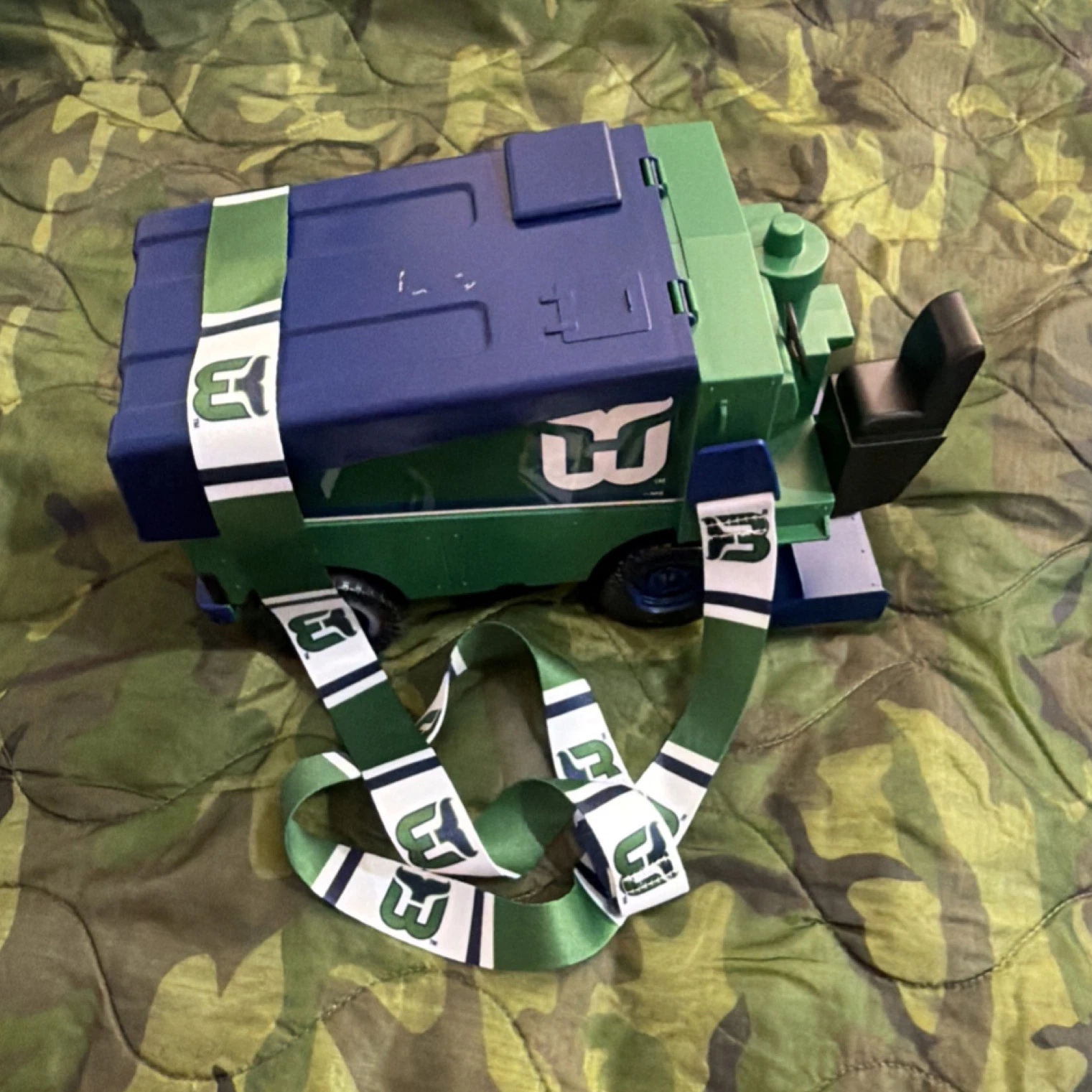 Whalers Zamboni Wheeled Ice Box Cooler w/ Strap Whirley Drink Works
Opens in a new window or tab